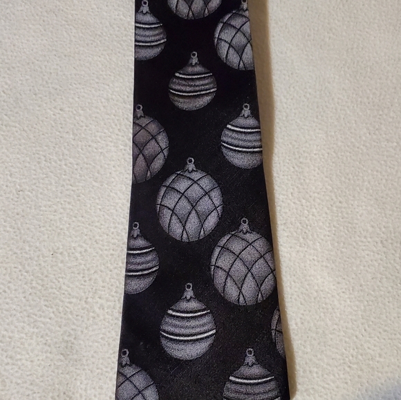 Holiday Traditions by MMG Silk Holiday Tie - Picture 5 of 6